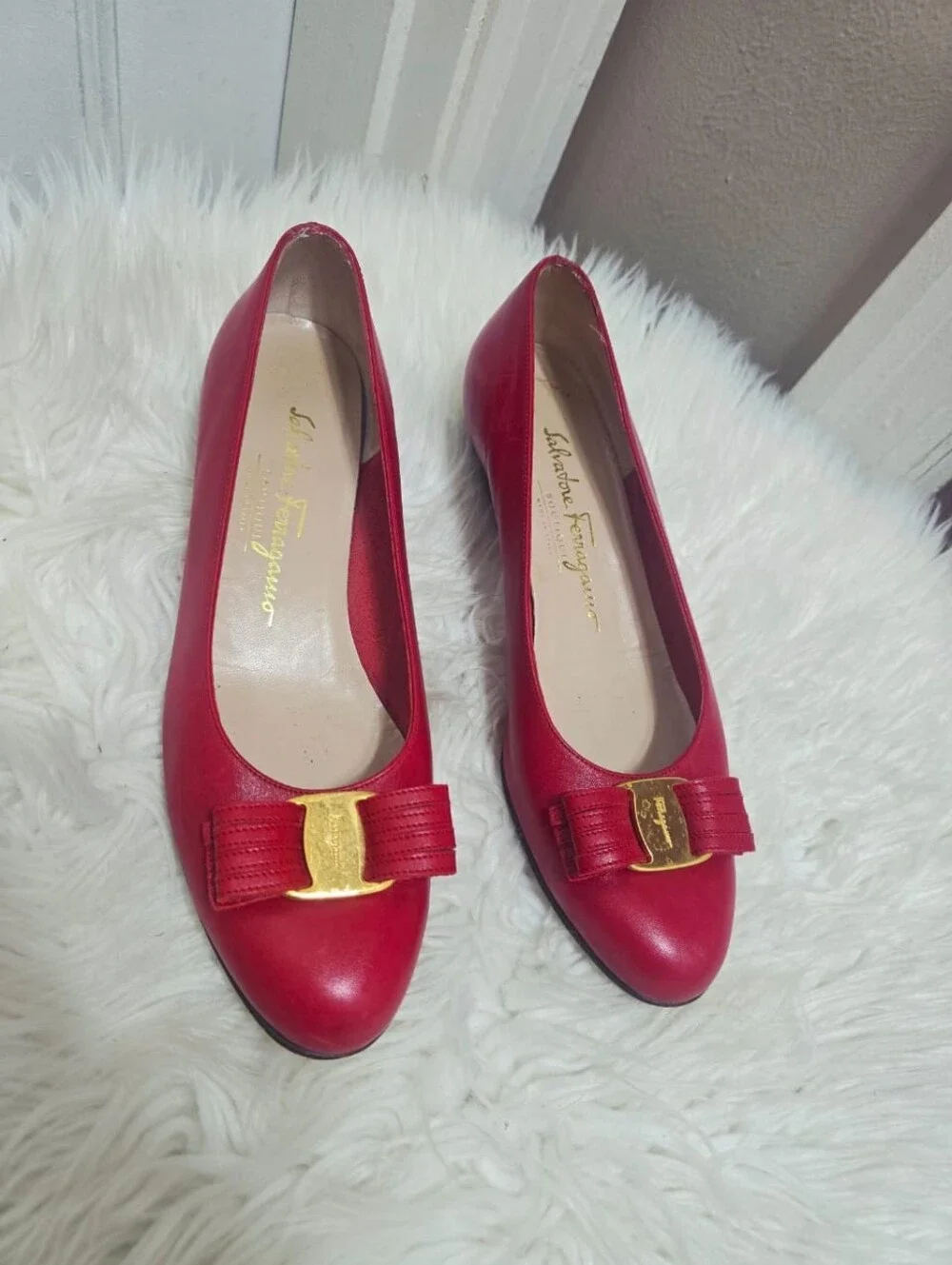 Salvatore Ferragamo Red Vara Ribbon Round-Toe Pumps Women's Size 7.5B